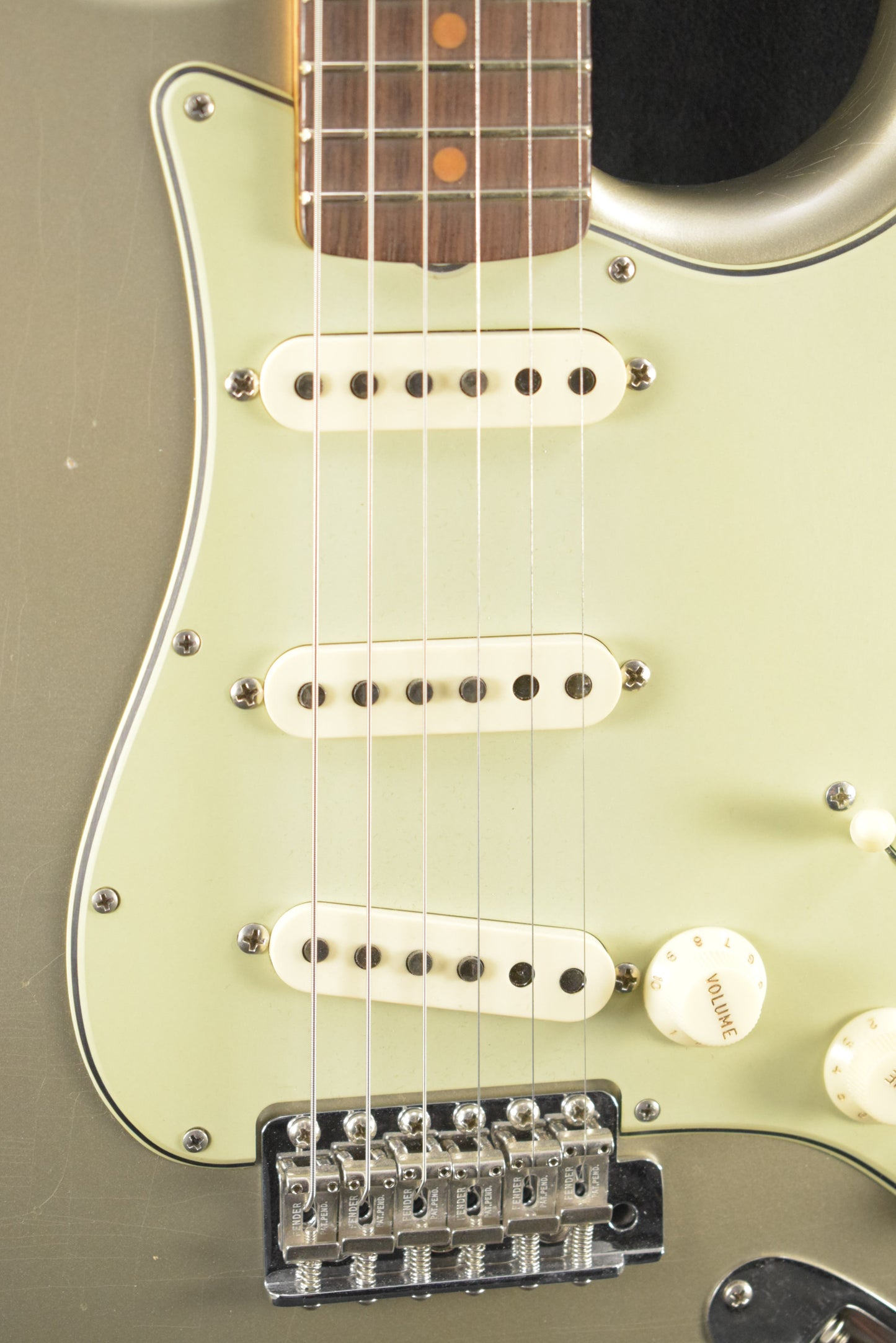Fender '64 Stratocaster Journeyman Relic w/Closet Classic Hardware Aged Inca Silver