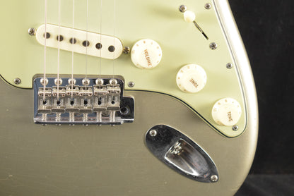 Fender '64 Stratocaster Journeyman Relic w/Closet Classic Hardware Aged Inca Silver