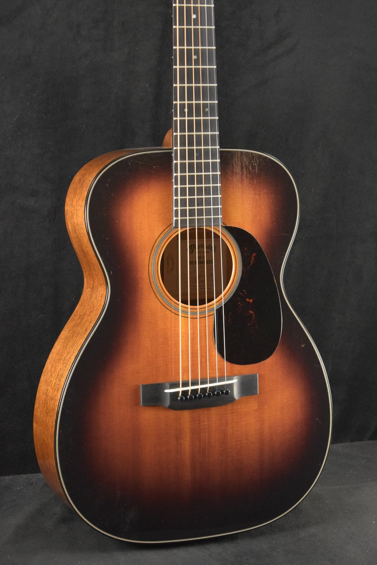 Martin 00-18 Joe Bonamassa 1937 Sunburst Top