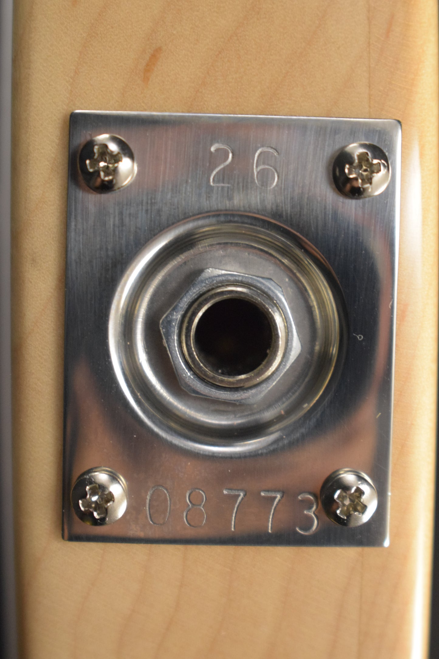 Rickenbacker 330 6-String Mapleglo