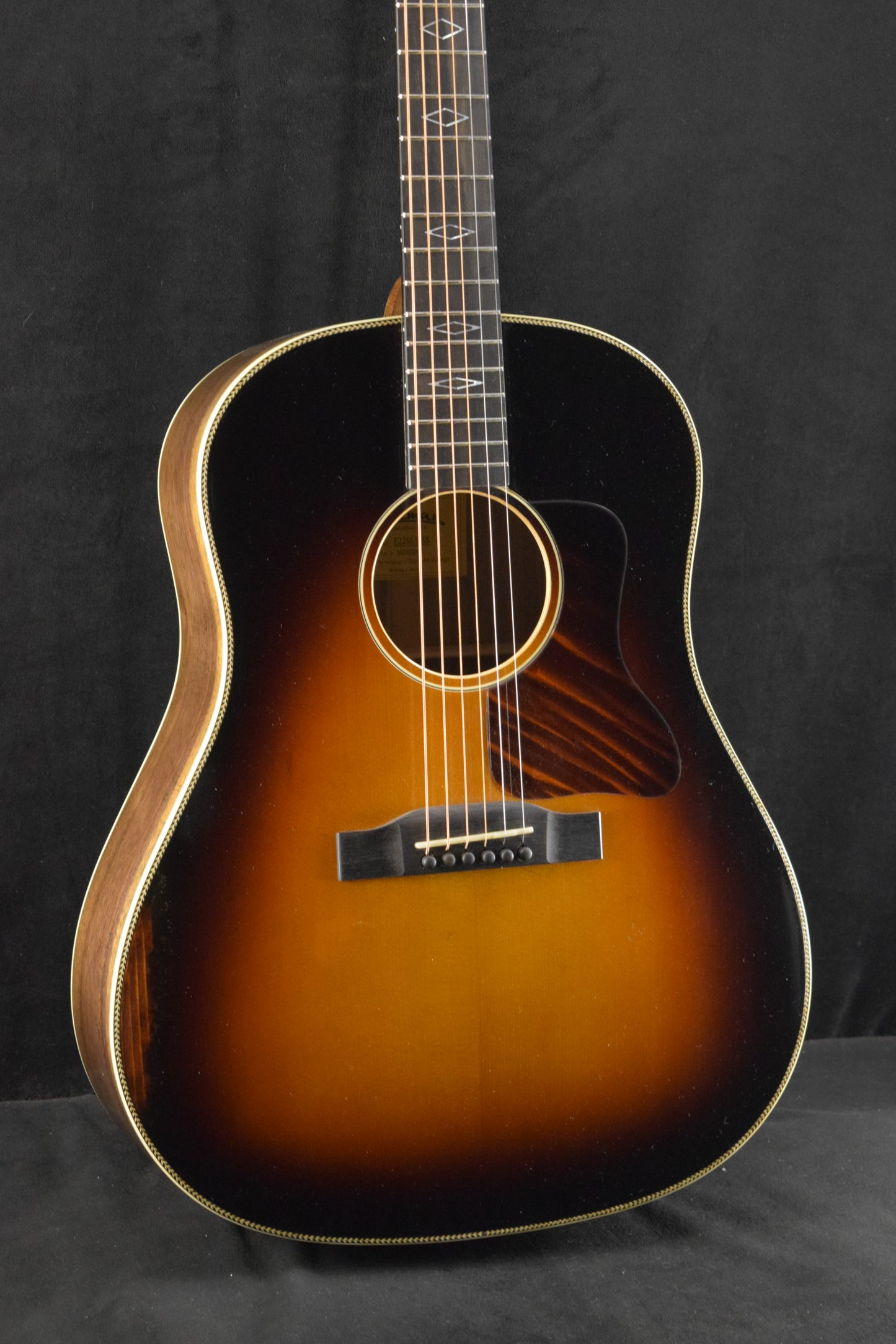 Eastman E22SS/V-SB Sloped Shoulder Dreadnought Antique Varnish Sunburst