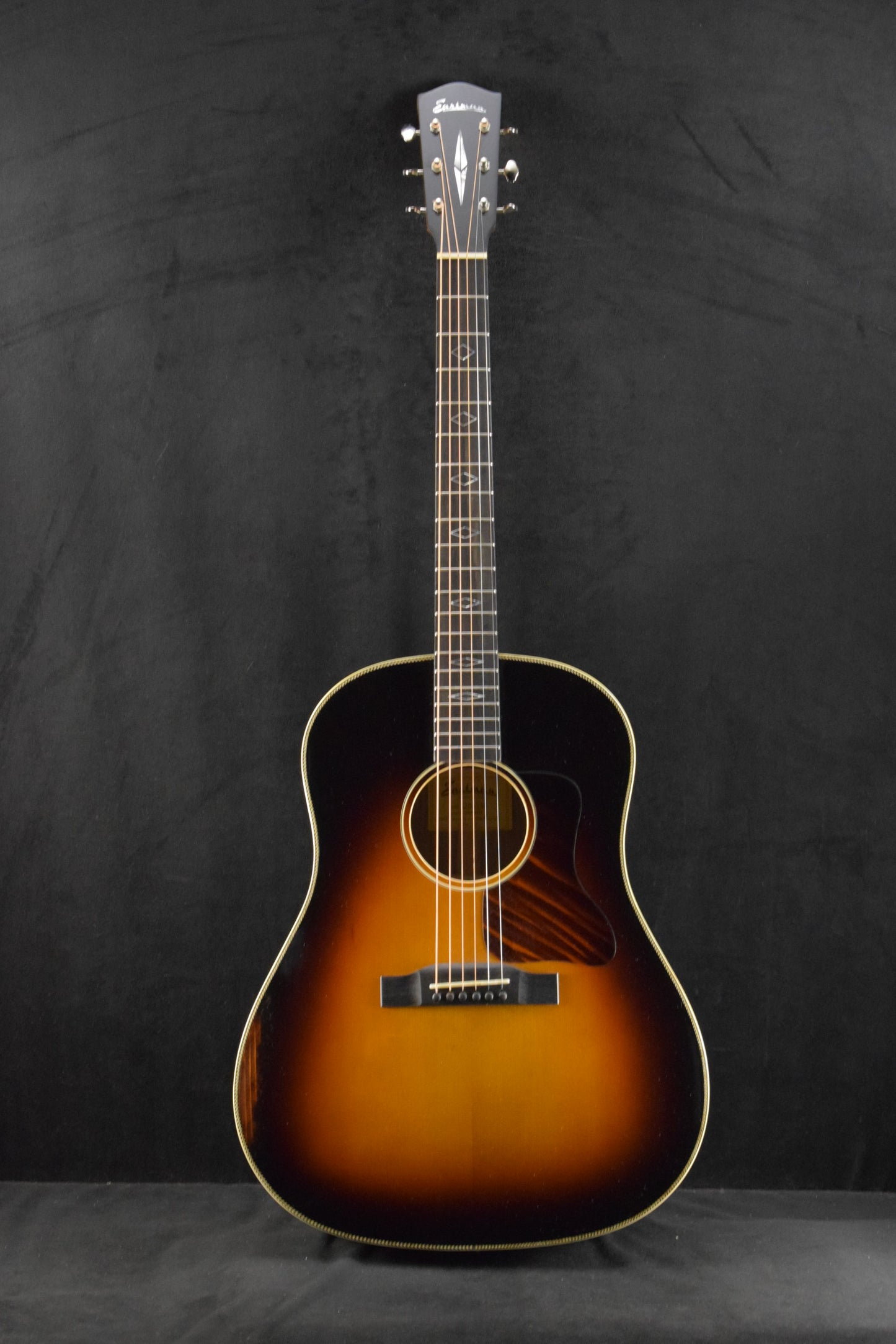 Eastman E22SS/V-SB Sloped Shoulder Dreadnought Antique Varnish Sunburst