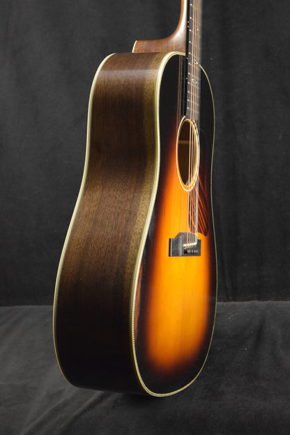 Eastman E22SS/V-SB Sloped Shoulder Dreadnought Antique Varnish Sunburst