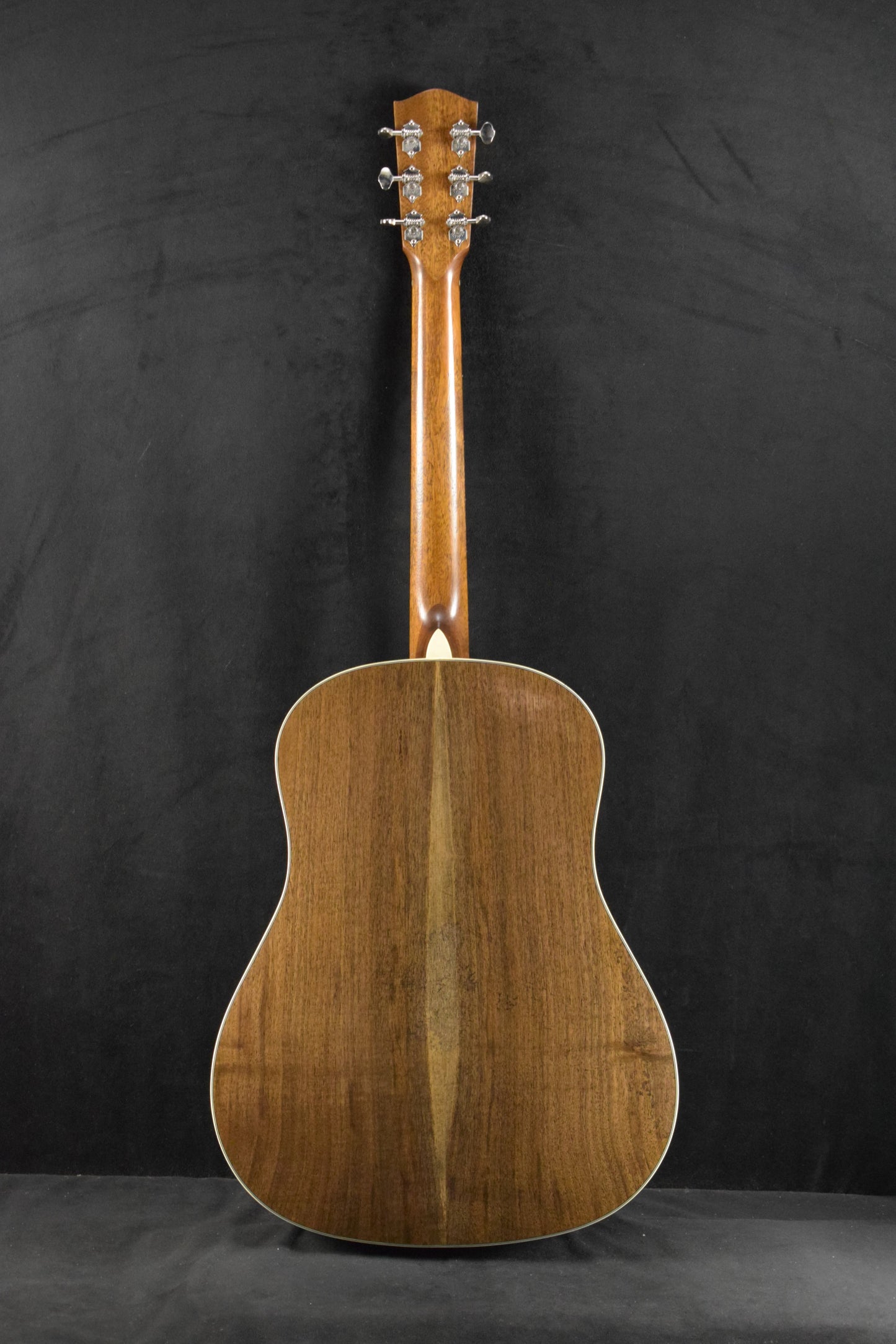 Eastman E22SS/V-SB Sloped Shoulder Dreadnought Antique Varnish Sunburst