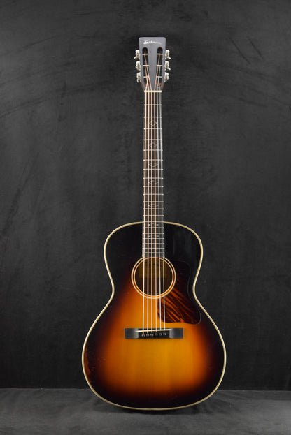 Eastman E22OOSS/V-SB OO-Style Concert Sloped Shoulder Antique Varnish Sunburst