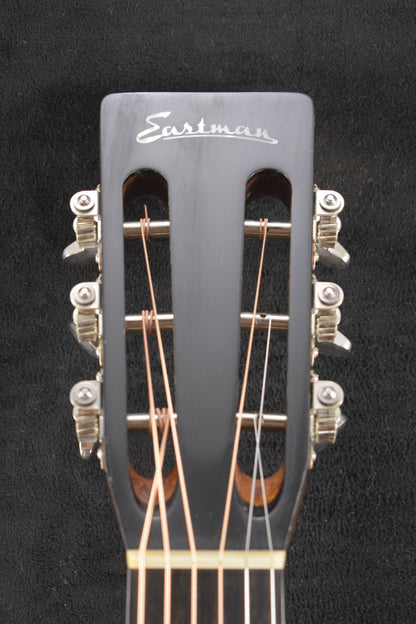Eastman E22OOSS/V-SB OO-Style Concert Sloped Shoulder Antique Varnish Sunburst