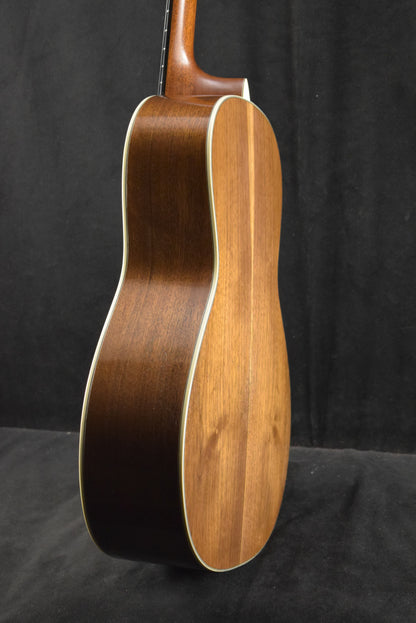 Eastman E22OOSS/V-SB OO-Style Concert Sloped Shoulder Antique Varnish Sunburst