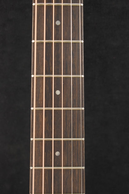 Taylor 117e Special Edition Grand Pacific Dreadnought Dark Tobacco Teardrop Satin