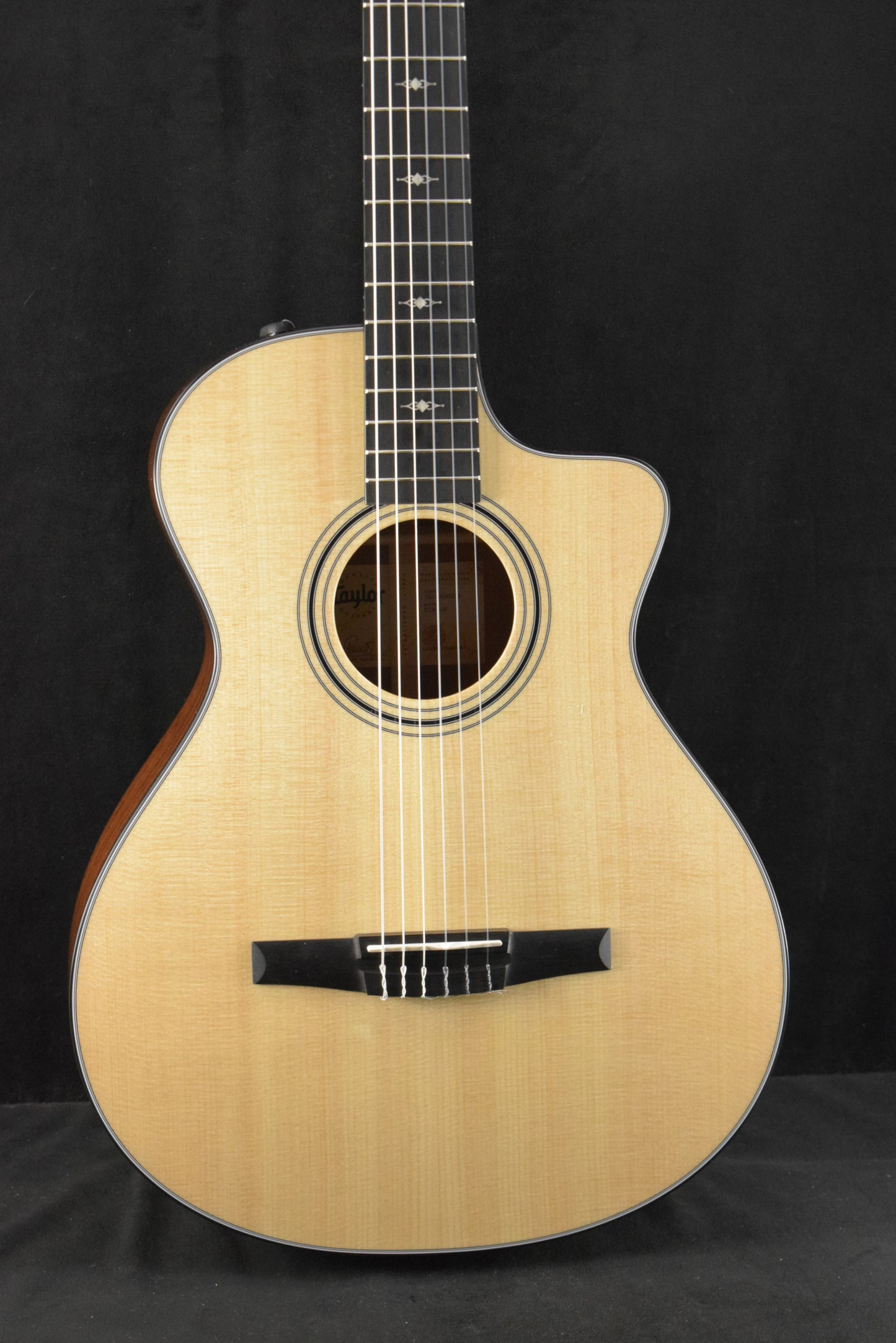 Taylor 312ce-N Nylon-String 12-Fret Natural