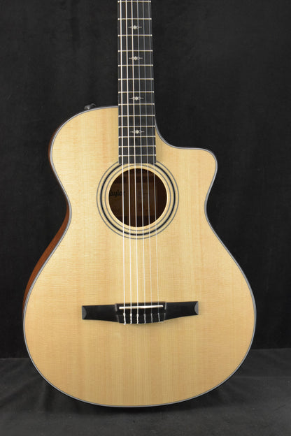 Taylor 312ce-N Nylon-String 12-Fret Natural