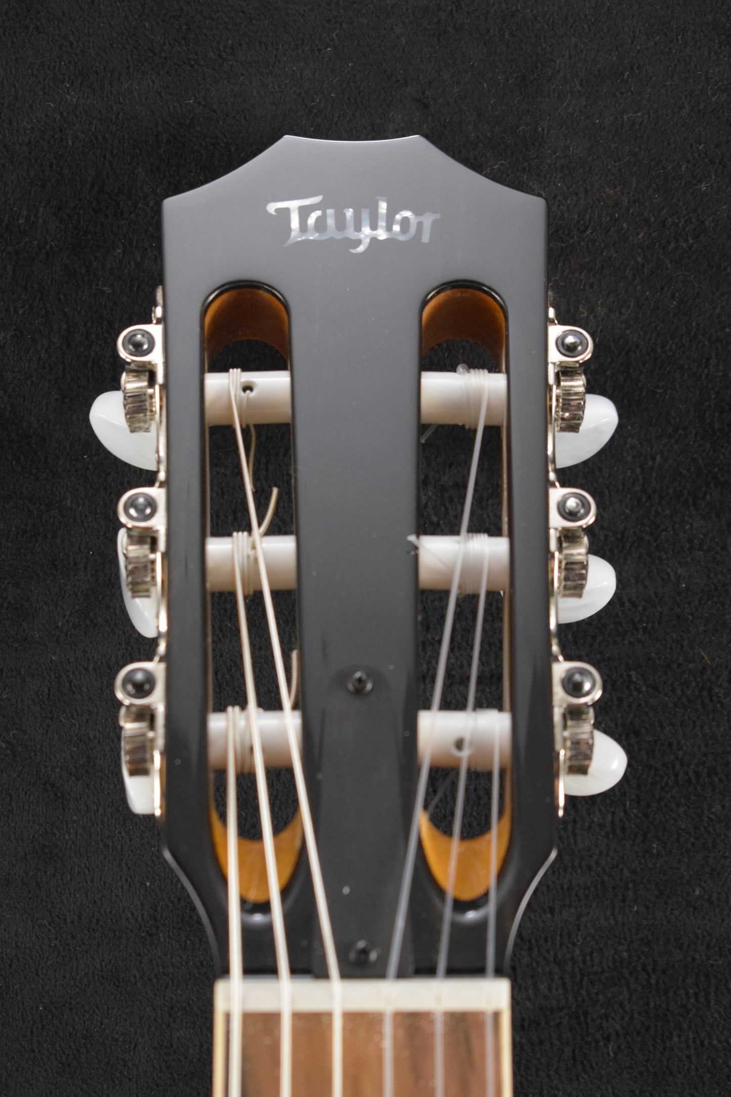Taylor 812ce-N Nylon-String 12-Fret Natural