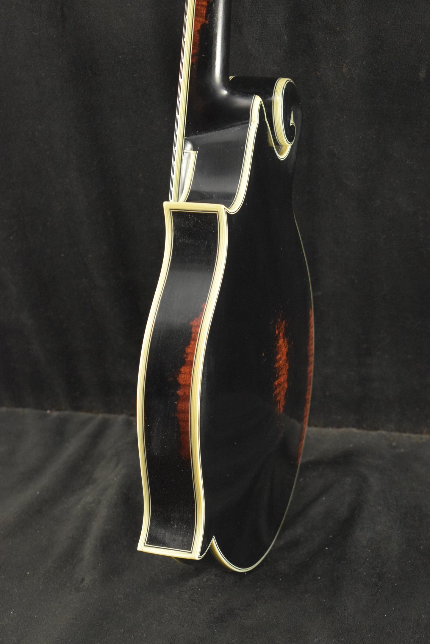 Eastman MD814/V-BK F-Style Oval-Hole Mandolin Antique Black Varnish
