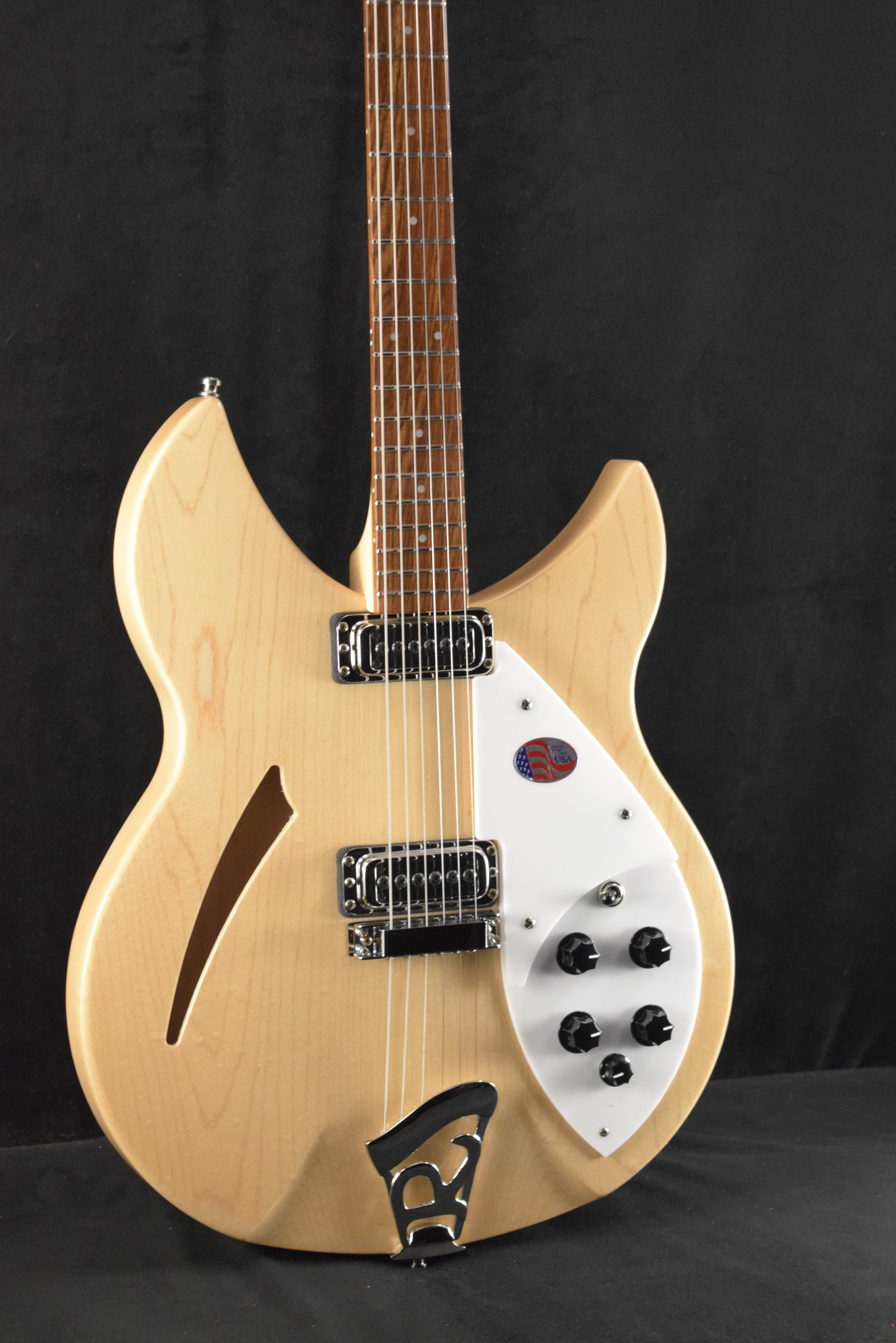 Rickenbacker 330 6-String Mapleglo – Fuller's Guitar