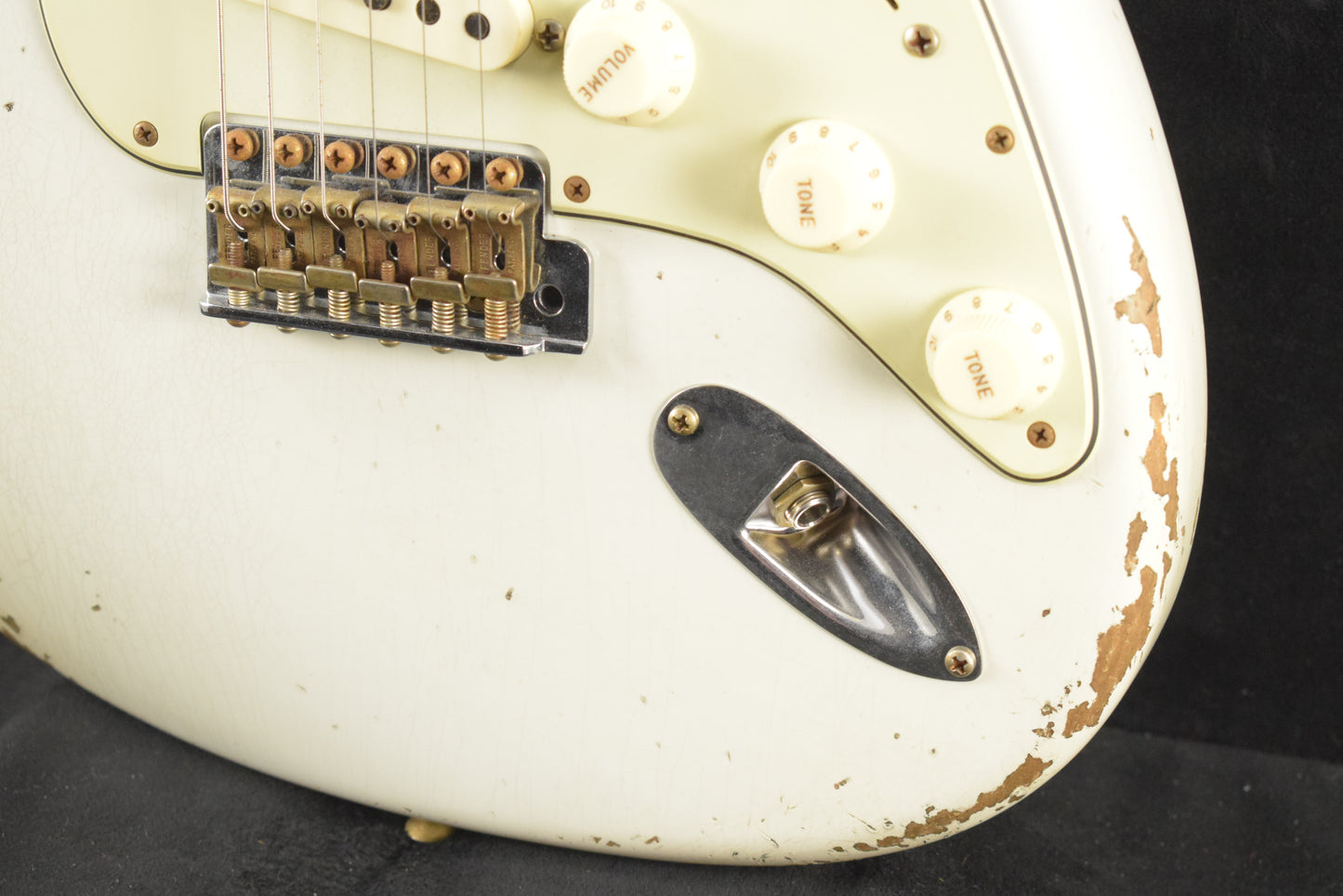 Fender Limited Edition 1964 L-Series Stratocaster Heavy Relic 3A Aged Olympic White