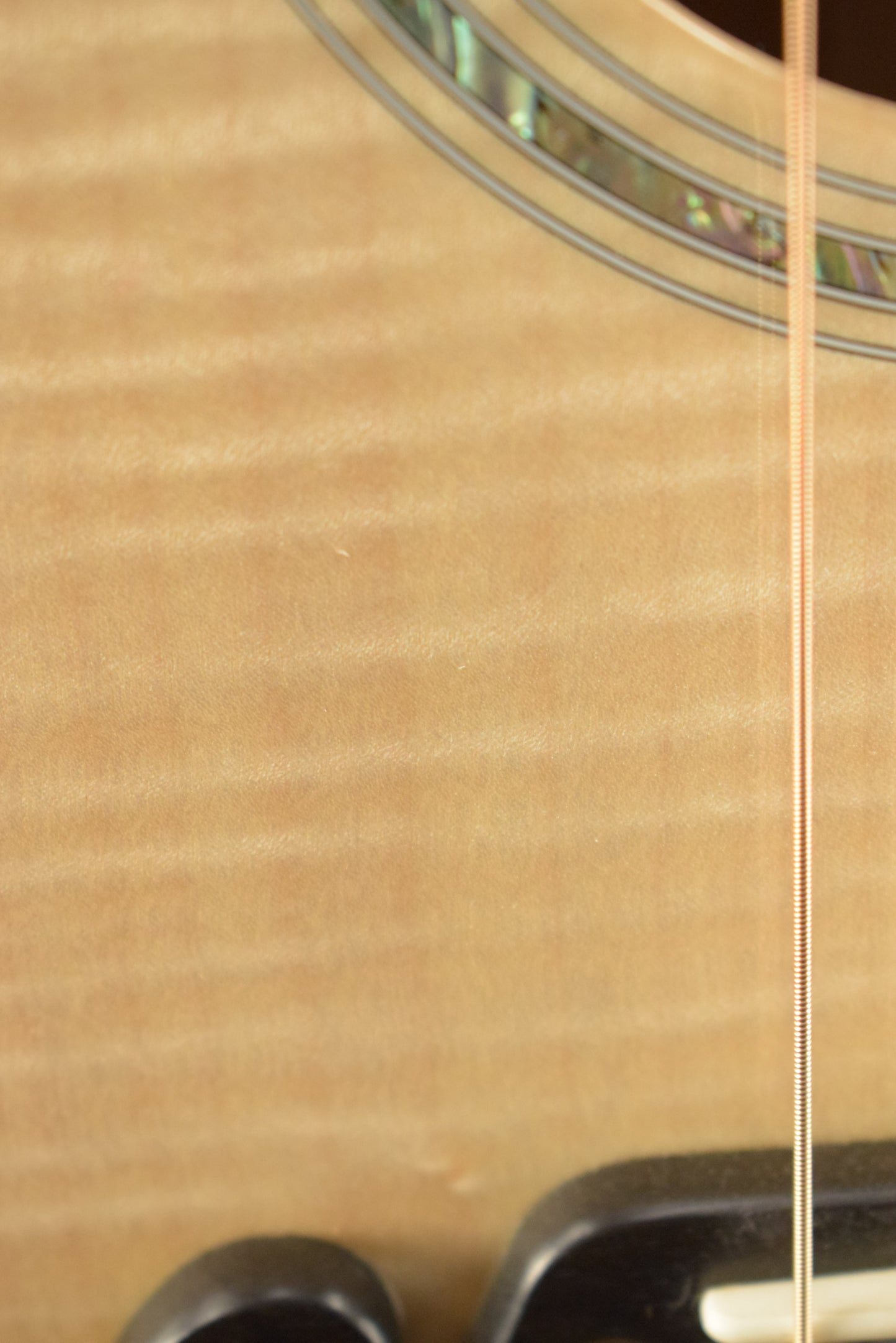 Gibson Custom Shop Modern Collection SJ-200 Ultima Grade AAAAA Top Antique Natural