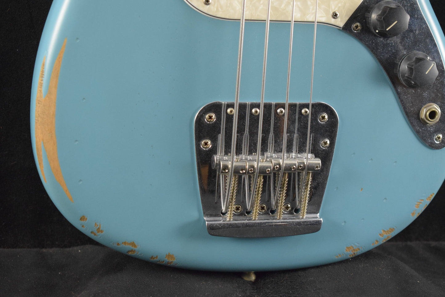 Fender JMJ Road Worn Mustang Bass Faded Daphne Blue Rosewood Fingerboard
