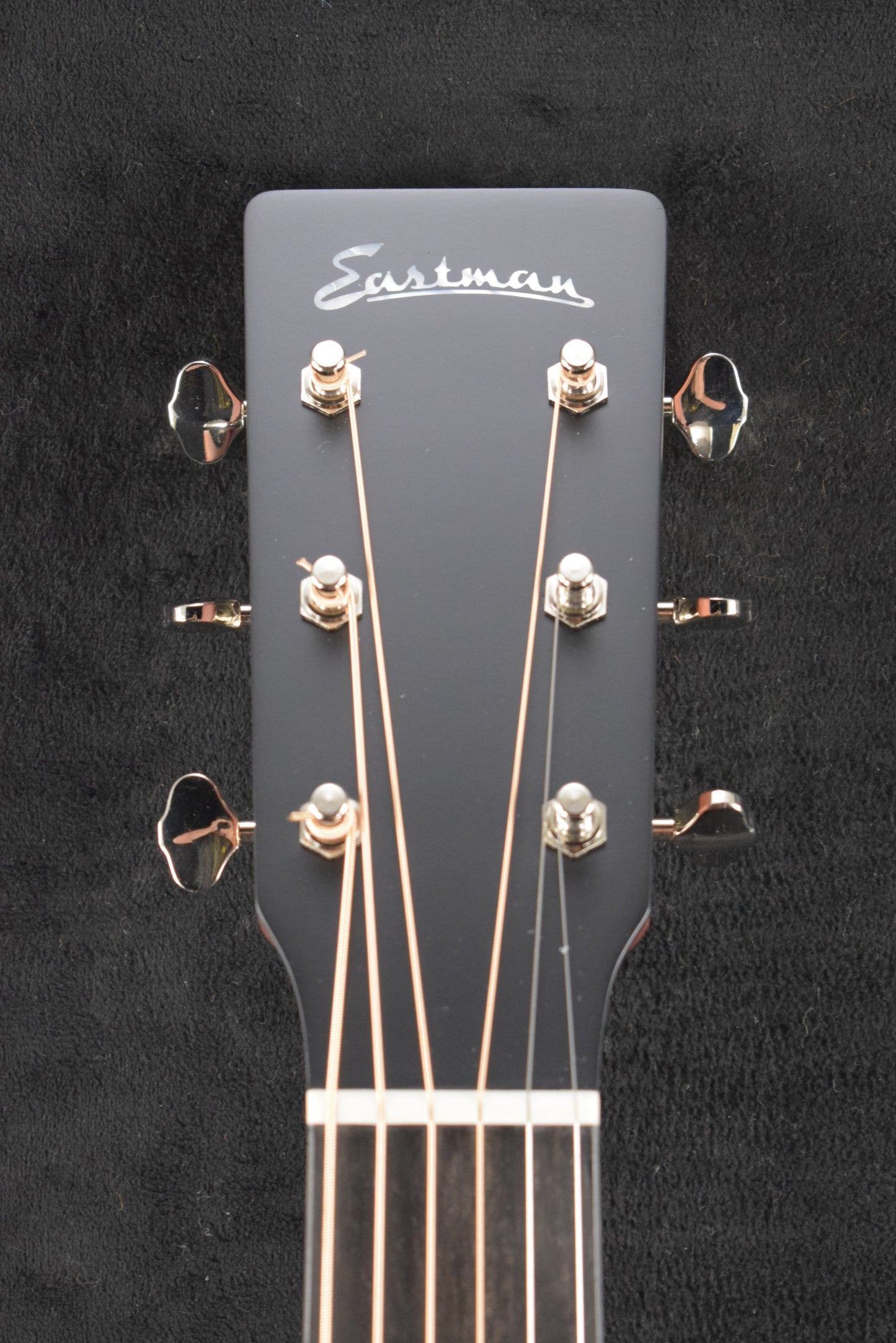 Eastman E1OM-CLA Solid Sitka Spruce/Sapele Orchestra Model Classic Truetone Satin
