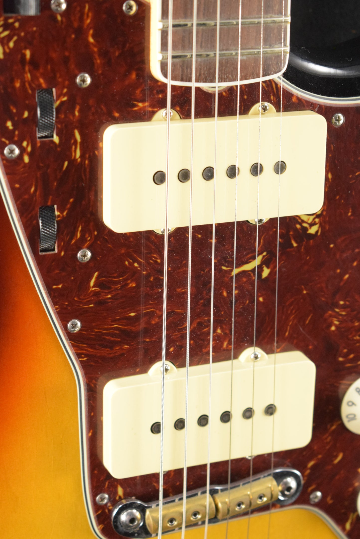 Fender 1967 Jazzmaster DLX Closet Classic 3-Color Sunburst 3A Rosewood Fingerboard