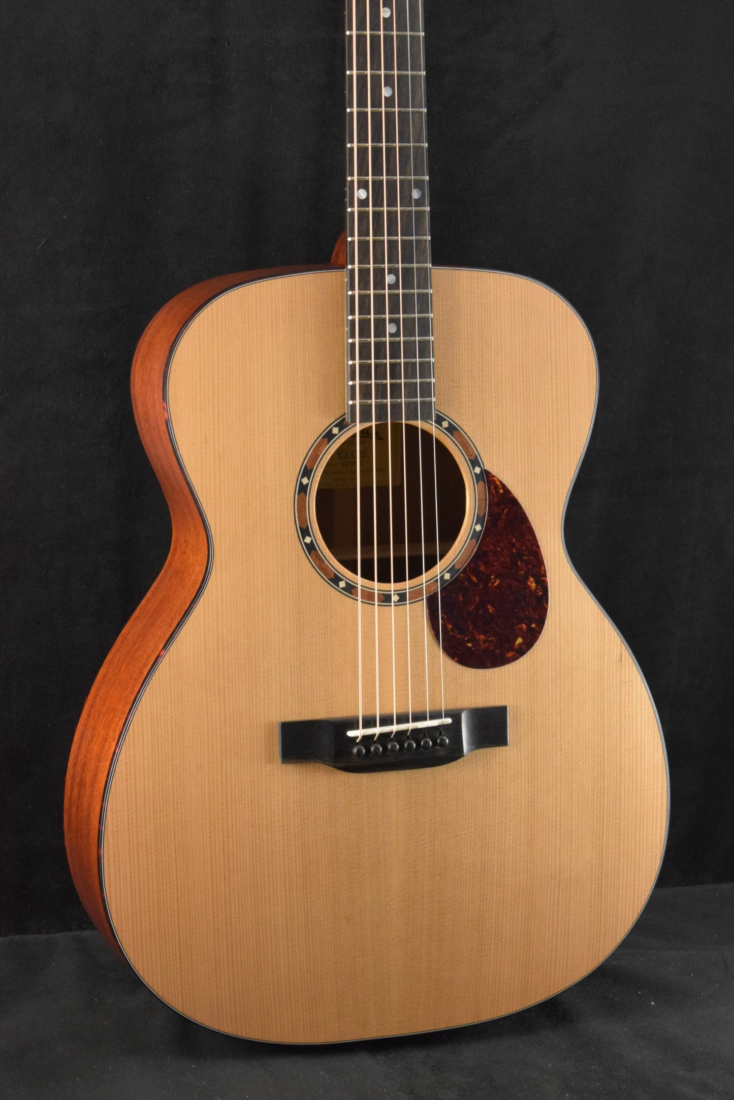 Eastman E2OM Solid Cedar/Sapele Orchestra Model Natural Truetone Satin