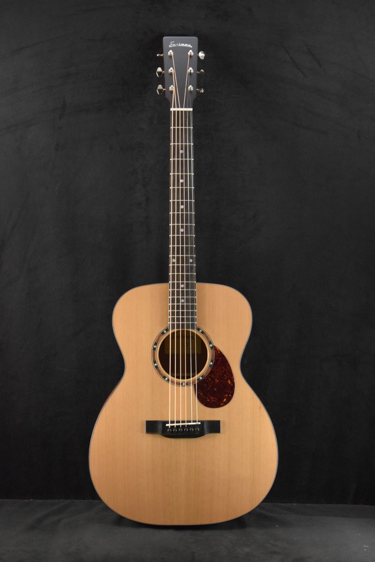 Eastman E2OM Solid Cedar/Sapele Orchestra Model Natural Truetone Satin