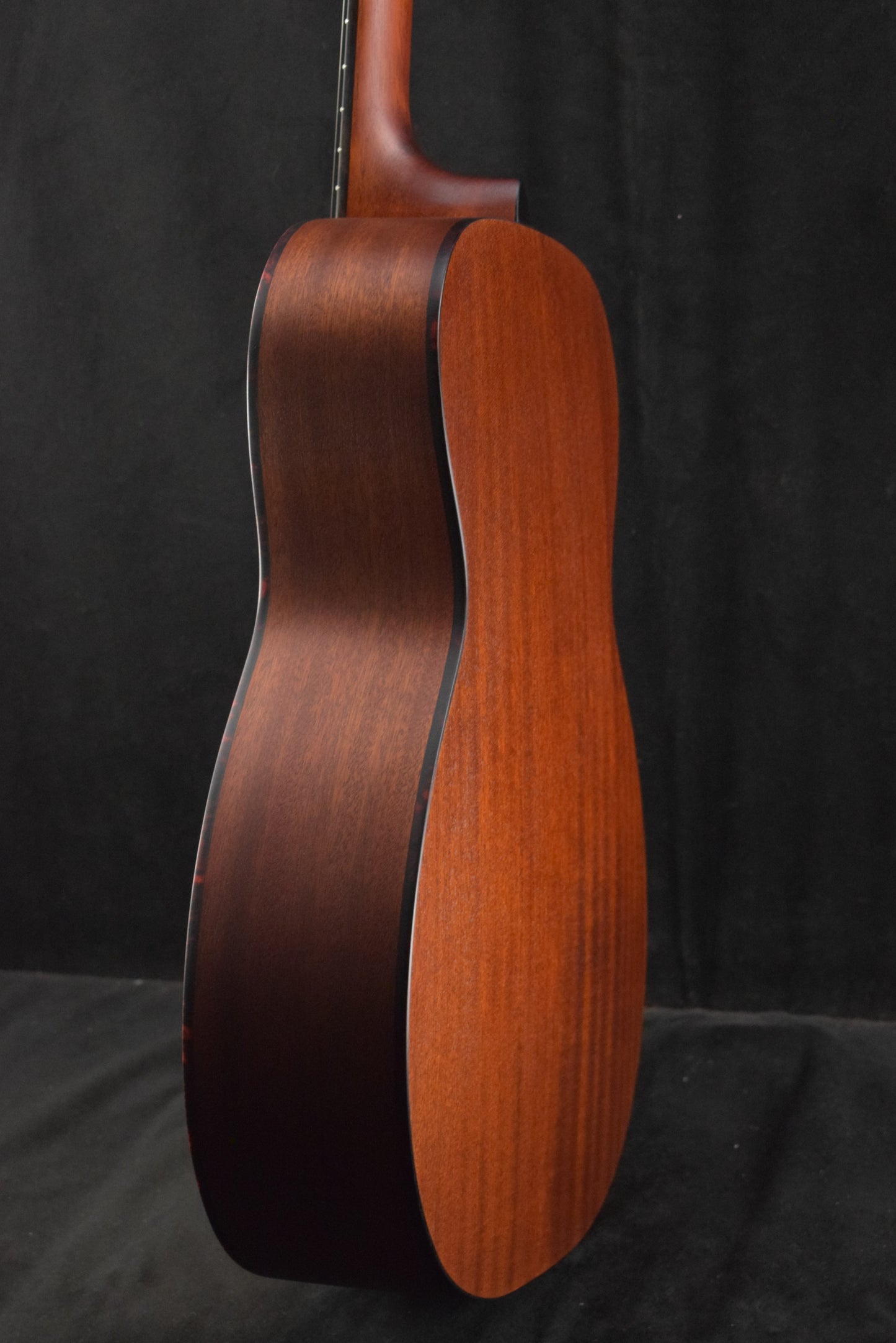Eastman E2OM Solid Cedar/Sapele Orchestra Model Natural Truetone Satin