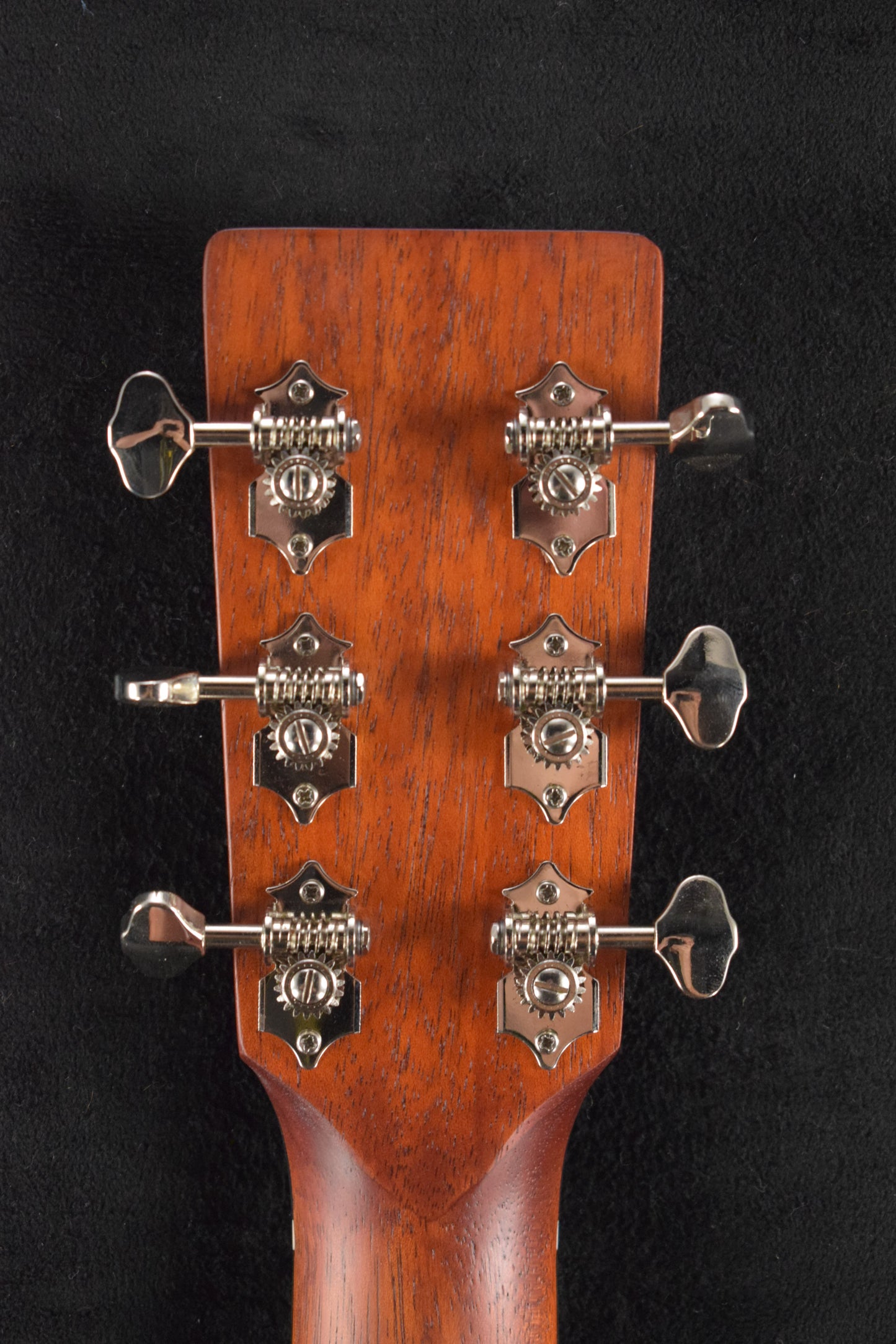 Eastman E2OM Solid Cedar/Sapele Orchestra Model Natural Truetone Satin