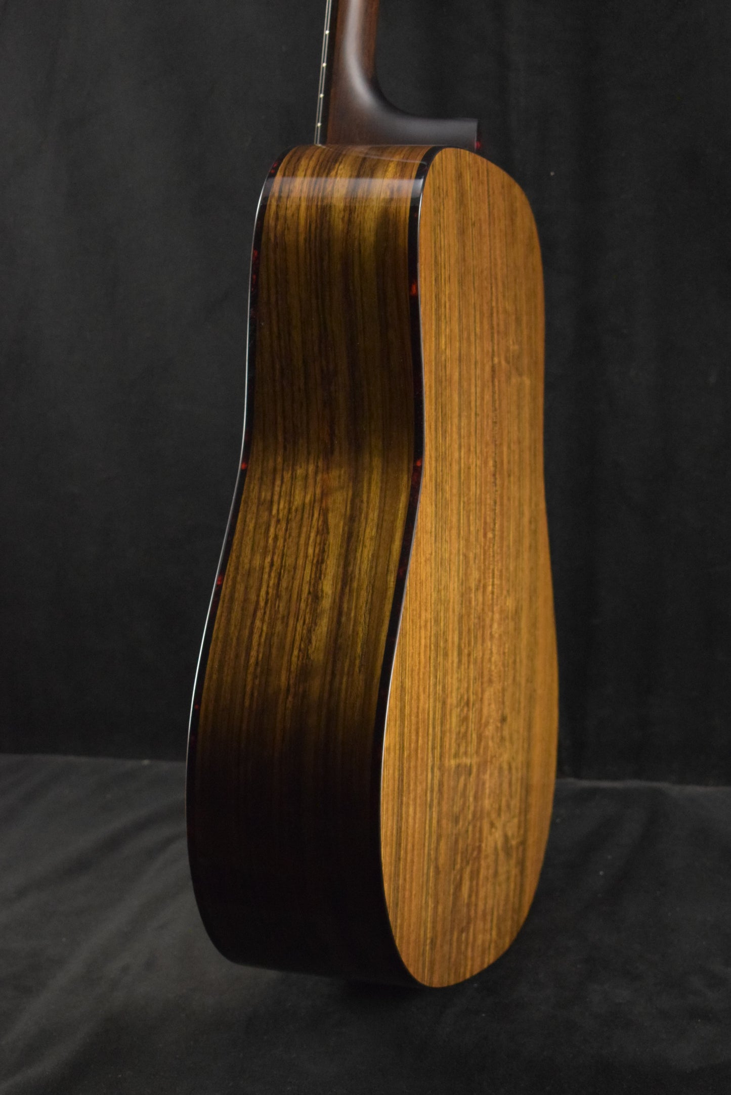 Eastman E3D-DLX Deluxe Acoustic Electric Dreadnought Natural Truetone Gloss