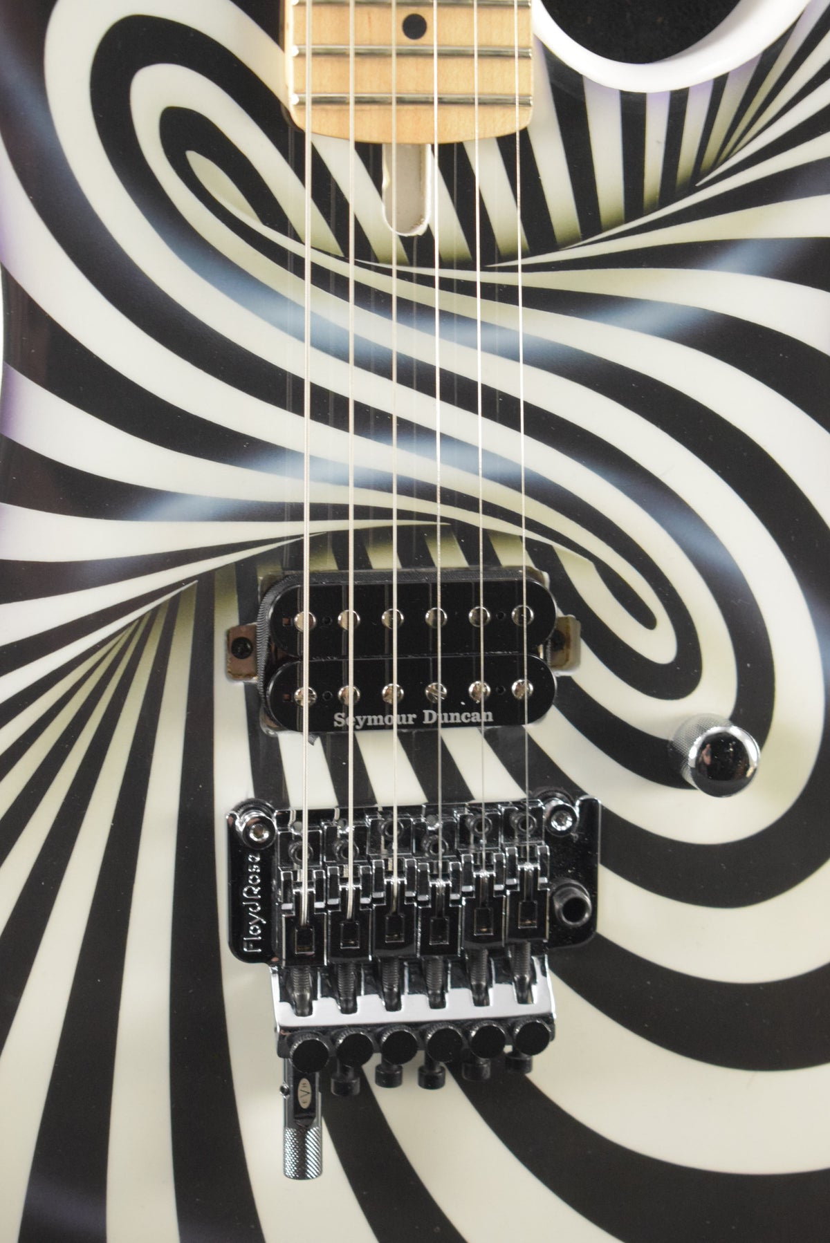 Kramer The 84 Custom Graphics The Illusionist (EVH D-Tuna) w/Gig Bag SCRATCH & DENT