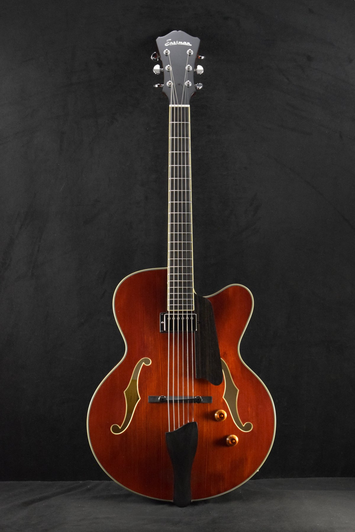 Eastman AR503CE 16" Archtop Seymour Duncan Classic Truetone Gloss