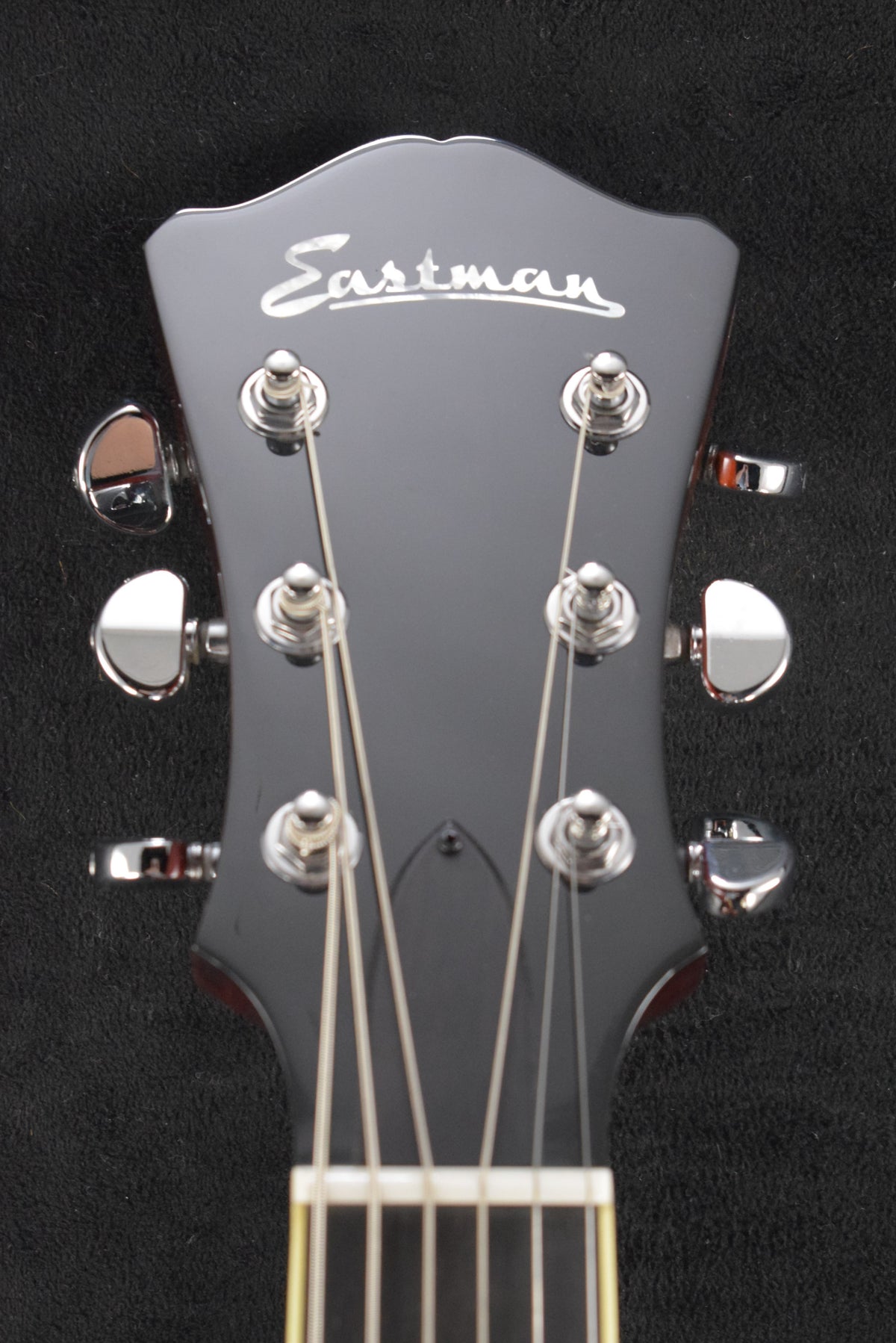 Eastman AR503CE 16" Archtop Seymour Duncan Classic Truetone Gloss
