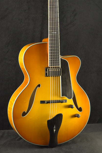 Eastman AR805CE-GB 16" Archtop Lollar Pickup Goldburst Truetone Gloss