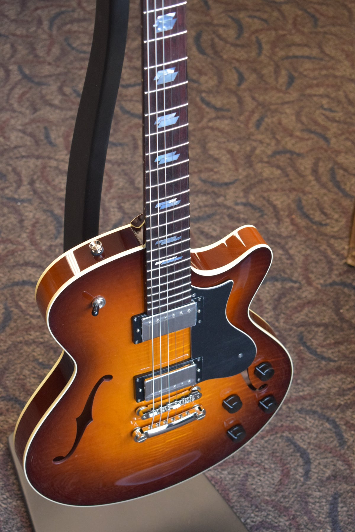 Collings 620 Semi-hollow Electric Guitar Tobacco Sunburst (Full Body)