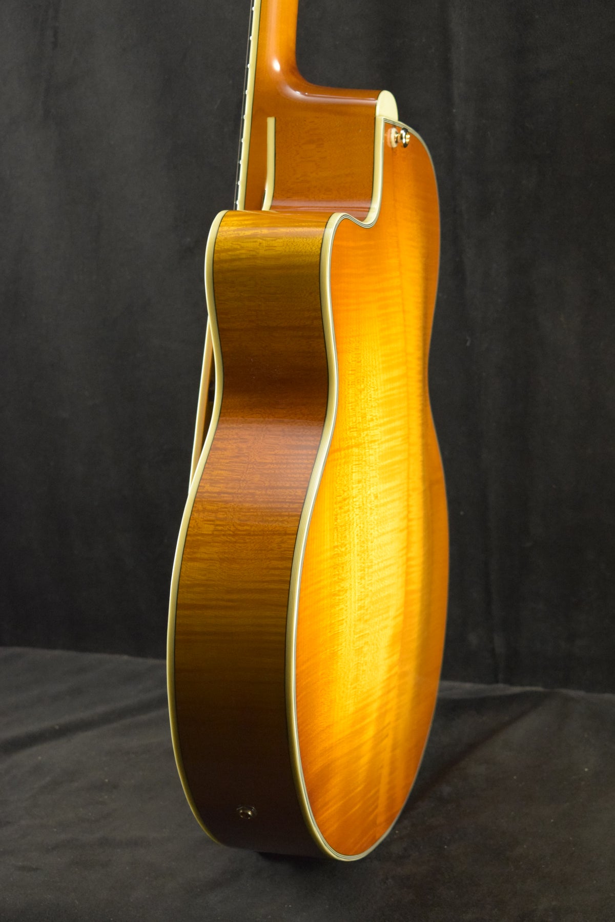 Eastman AR805CE-GB 16" Archtop Lollar Pickup Goldburst Truetone Gloss