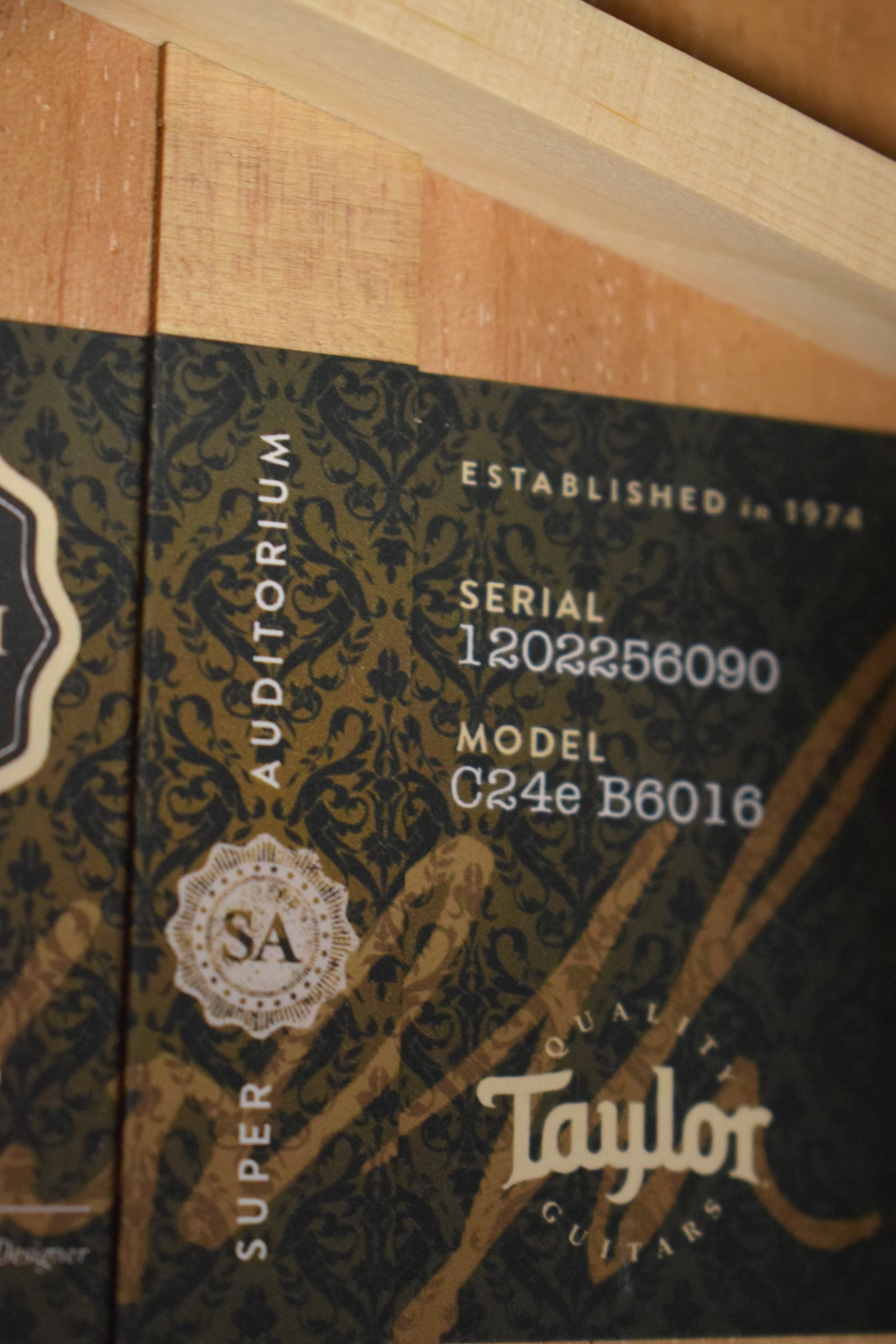 Taylor Gold Label Catch #16 C24e B6016 Super Auditorium Ribbon Mahogany/Ribbon Mahogany