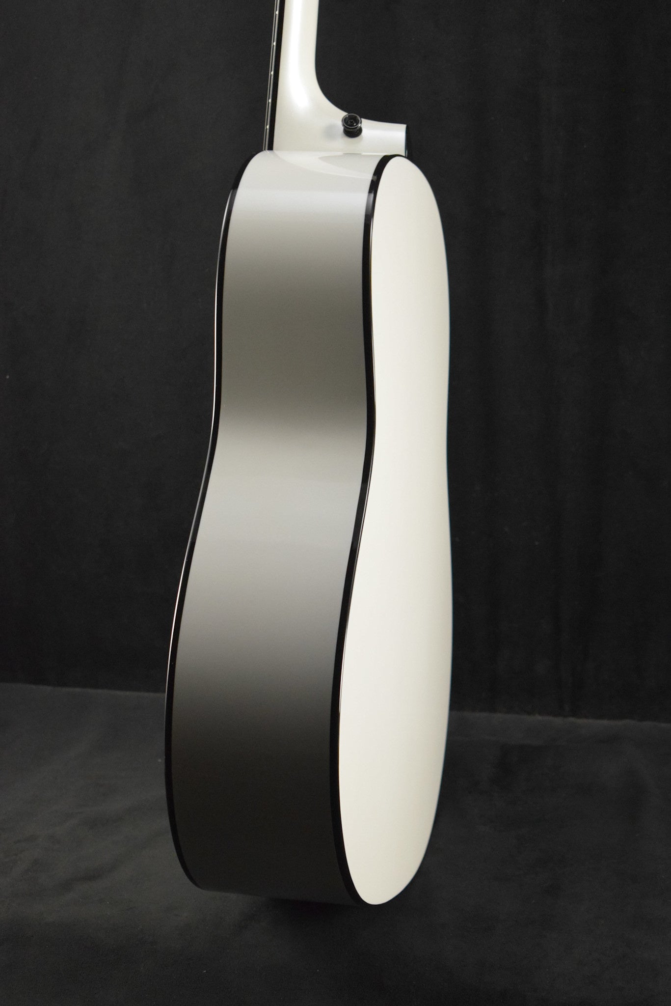 Taylor Custom #5 C17e B5005 Grand Pacific Torrefied Sitka Spruce/Mahogany Pearl White