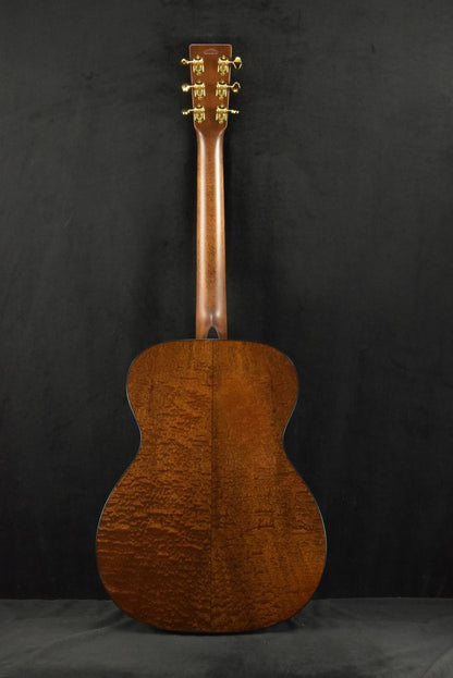 Martin Custom Shop 000/OM Auditorium Quilted Pommele Sapele Sitka Spruce VTS Natural