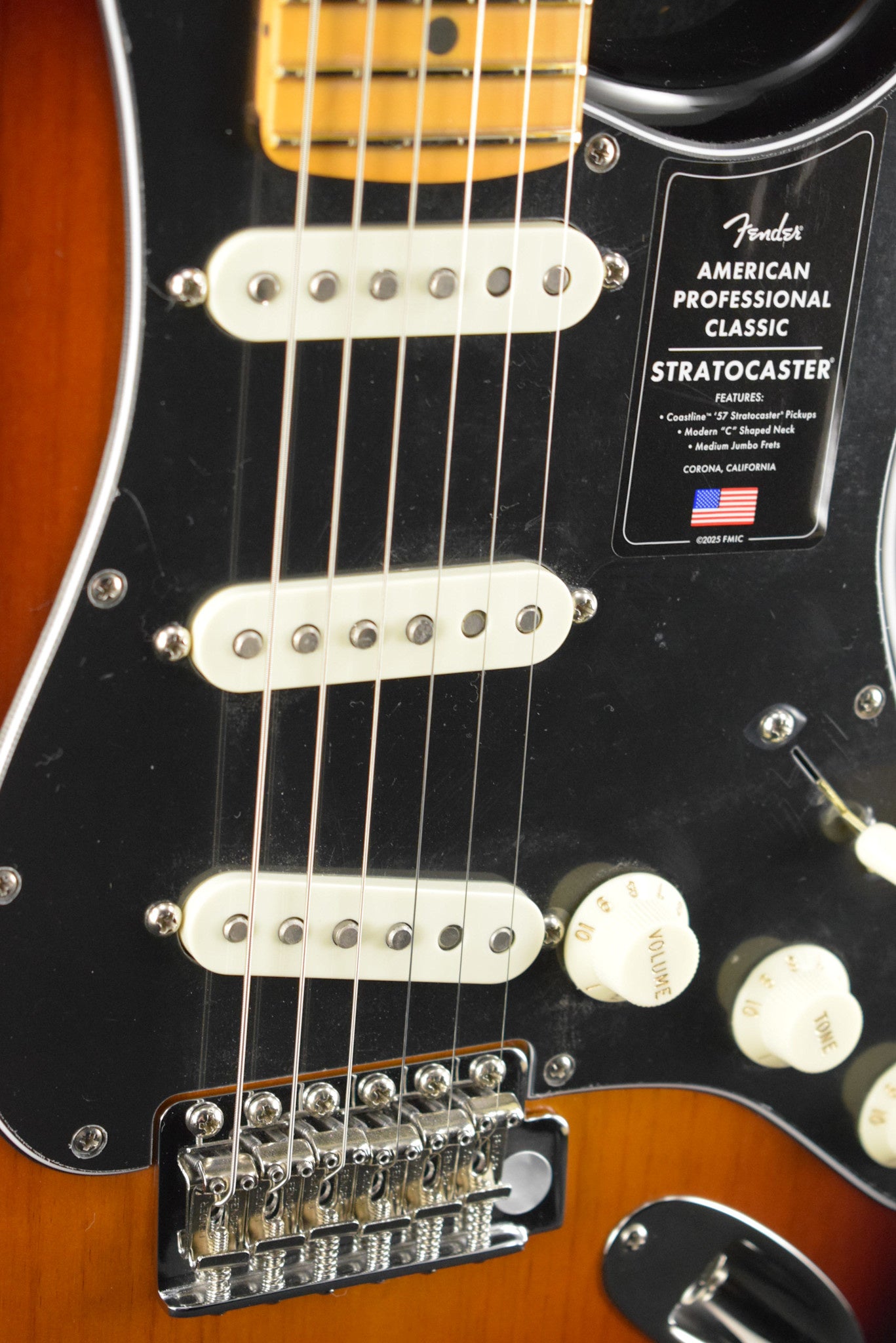 Fender American Professional Classic Stratocaster 3-Color Sunburst Maple Fingerboard