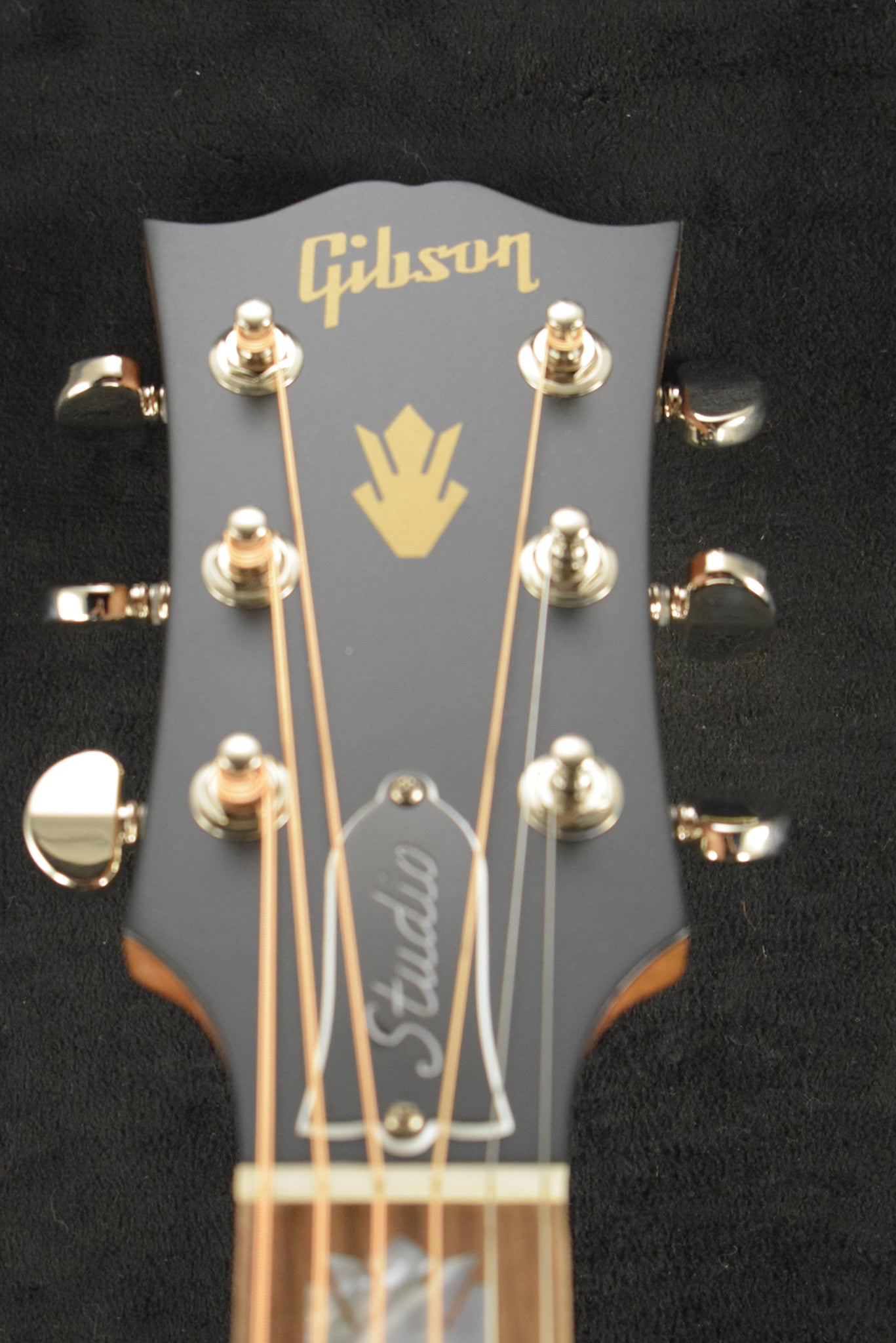 Gibson SJ-200 Studio Walnut Satin Natural