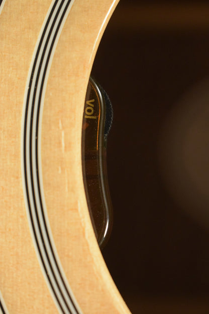 Gibson SJ-200 Studio Walnut Satin Natural