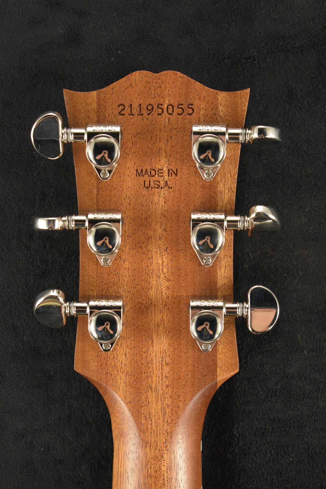 Gibson SJ-200 Studio Walnut Satin Natural