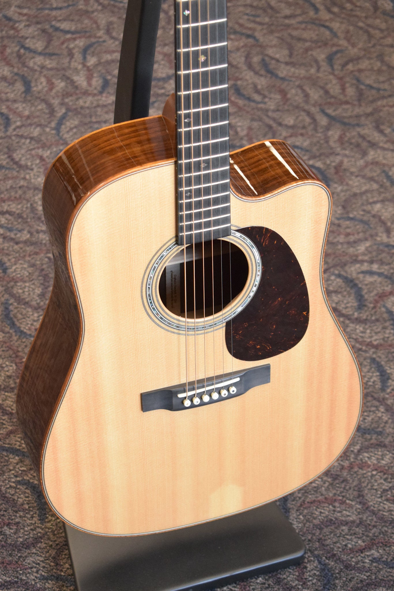 Martin Custom Shop Dreadnought Cutaway Acoustic-Electric Wild Grain East Indian Rosewood Sitka Spruce Natural