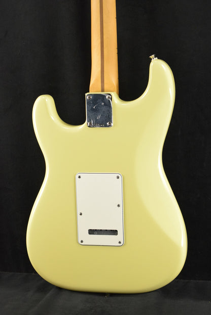 Fender Player II Stratocaster HSS Hialeah Yellow Maple Fingerboard