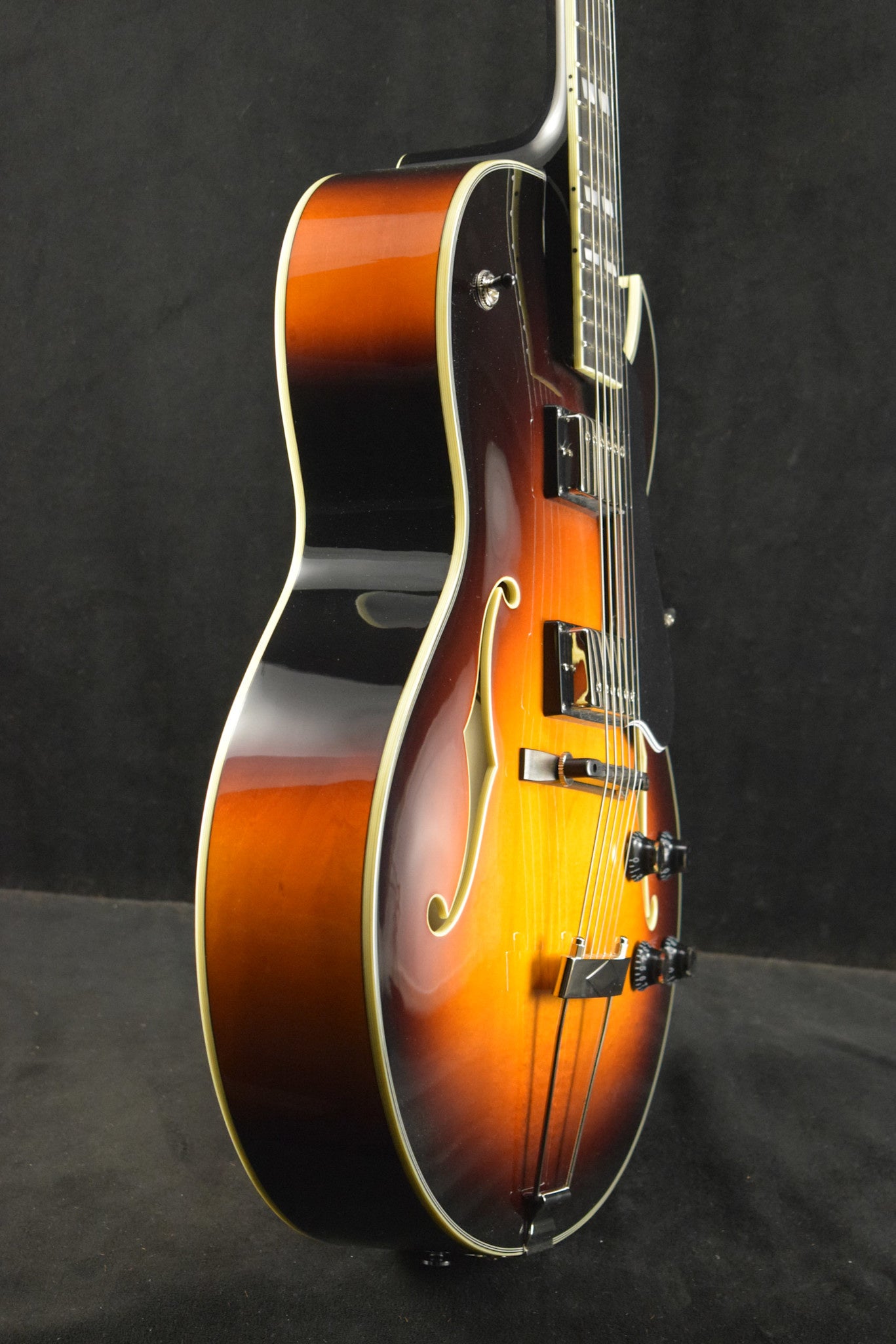 Eastman AR372CE-SB Kent Armstrong HPAG-1 Pickups Archtop Sunburst Truetone Gloss