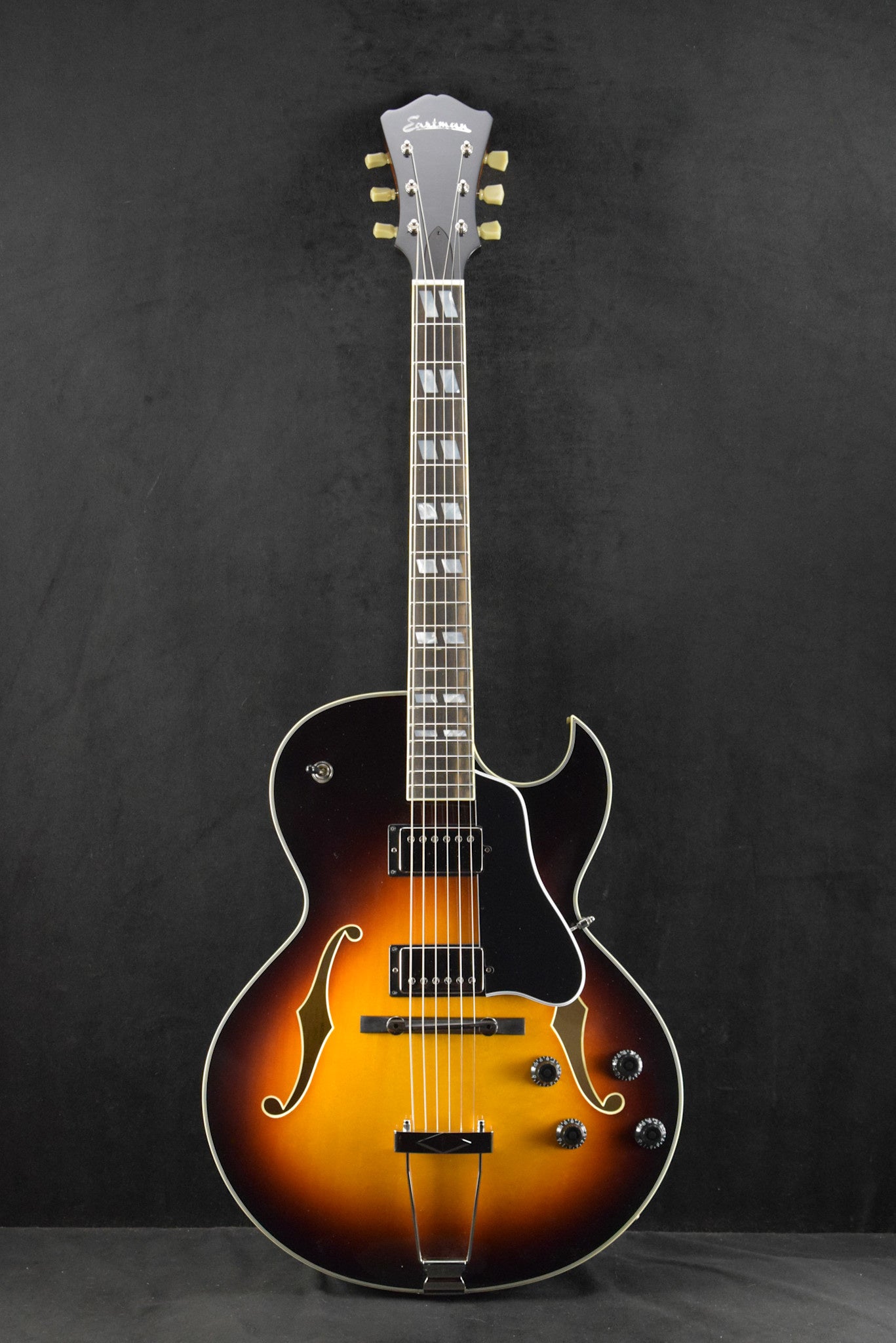 Eastman AR372CE-SB Kent Armstrong HPAG-1 Pickups Archtop Sunburst
