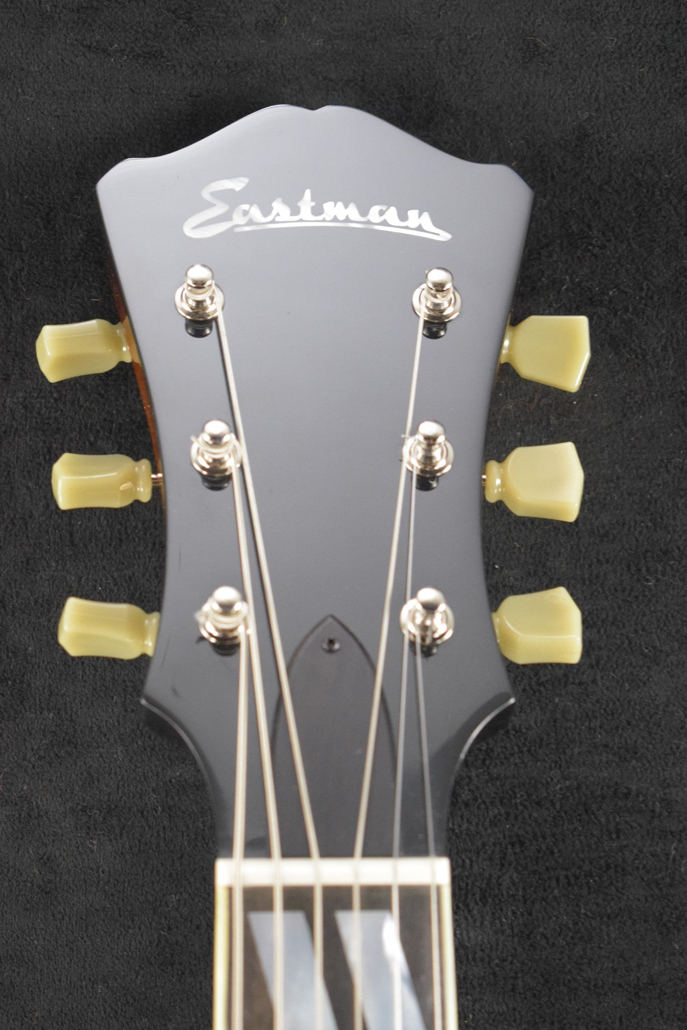 Eastman AR372CE-SB Kent Armstrong HPAG-1 Pickups Archtop Sunburst Truetone Gloss