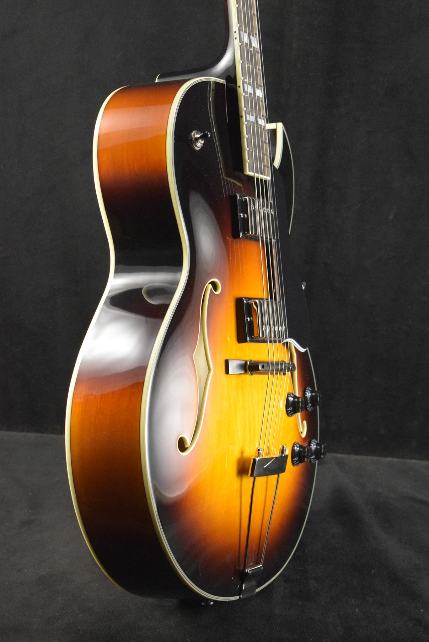 Eastman AR372CE-SB Kent Armstrong HPAG-1 Pickups Archtop Sunburst Truetone Gloss
