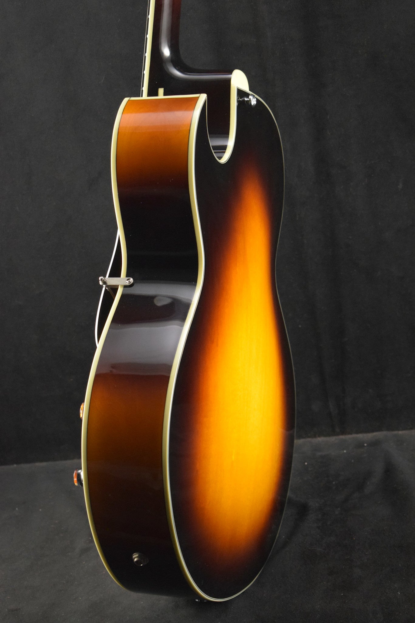 Eastman AR372CE-SB Kent Armstrong HPAG-1 Pickups Archtop Sunburst Truetone Gloss