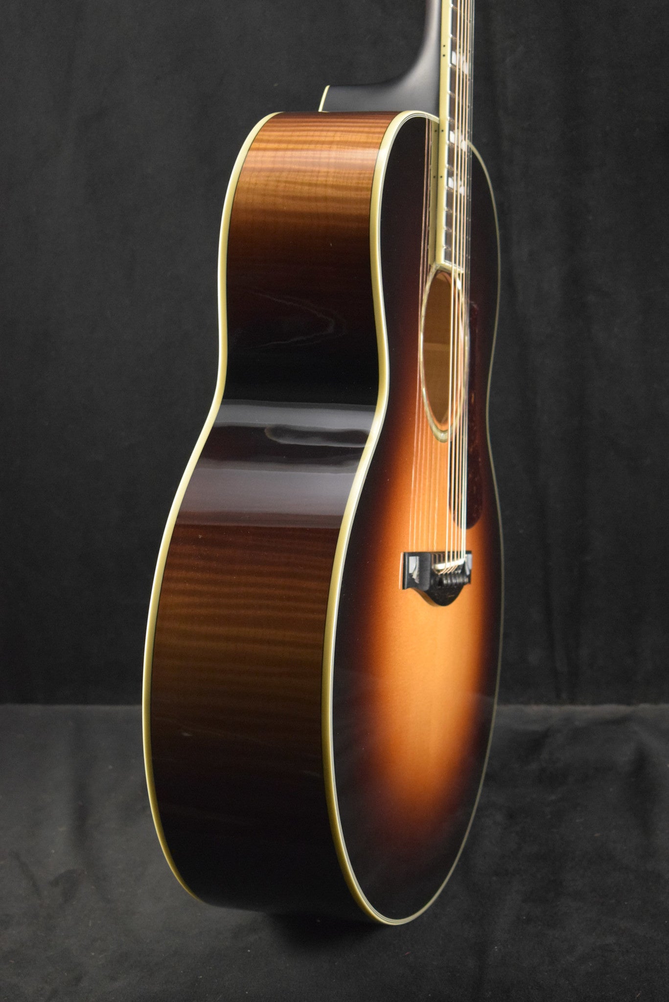 Eastman AC630-SB Jumbo Sunburst Truetone Gloss