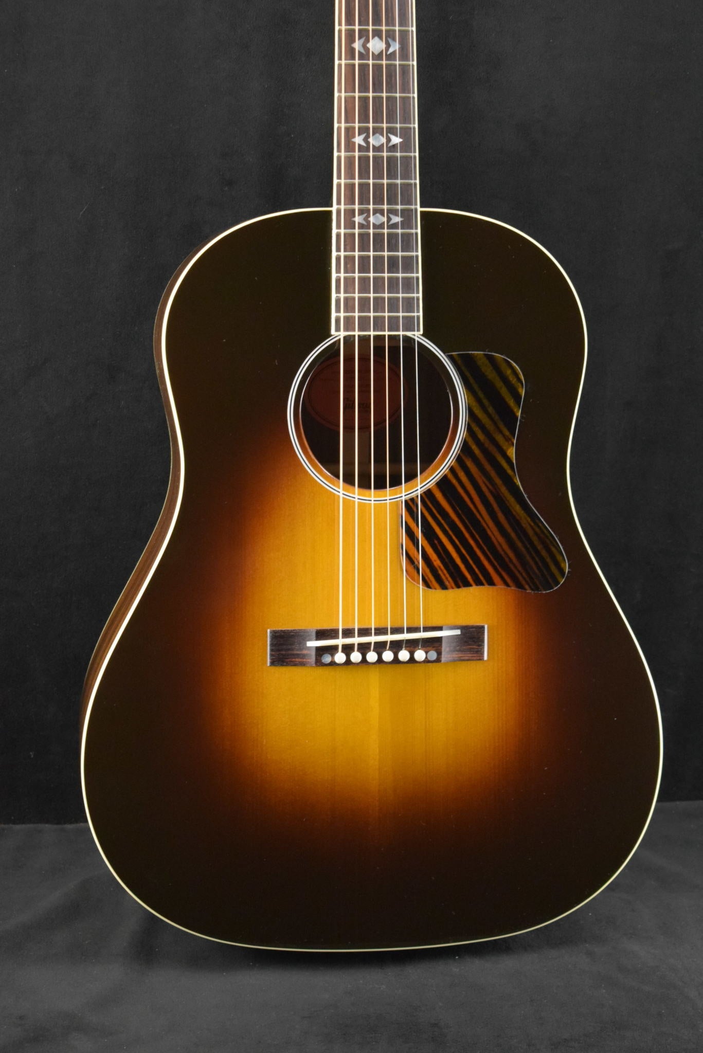 Gibson Custom Shop Advanced Jumbo Adirondack Red Spruce Top Vintage Sunburst Fuller's Exclusive