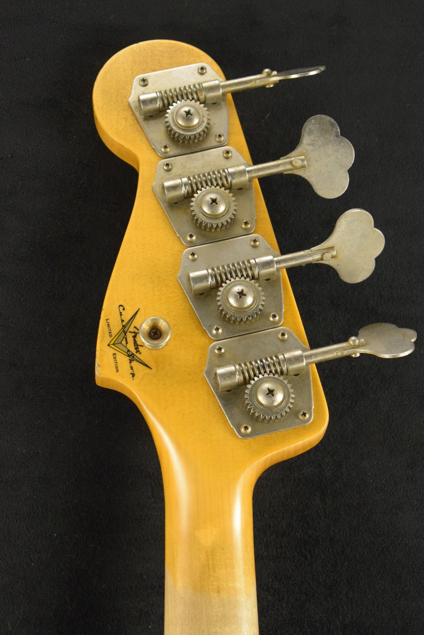 Fender Limited Edition P-Jazz Bass Relic Aged White Blonde 1-Piece Quartersawn Maple Neck Fingerboard